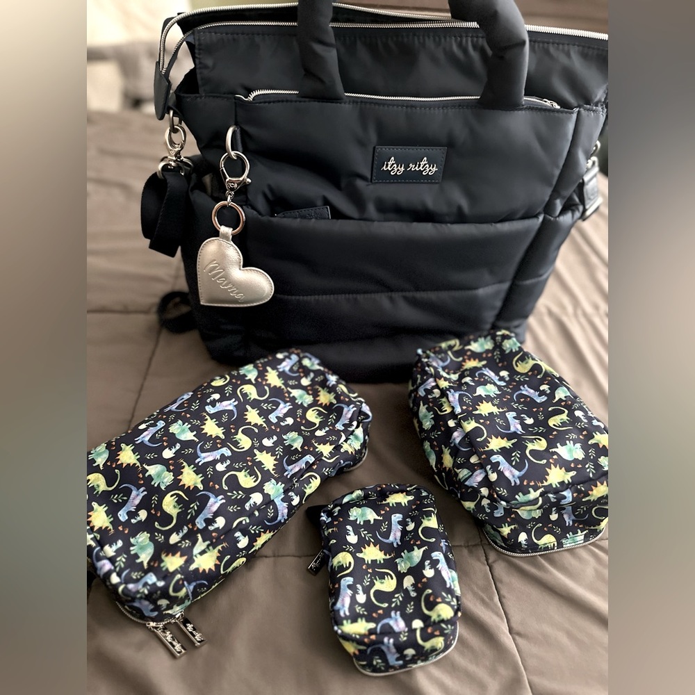 Itzy Ritzy Convertible bag with Dino packing cubes and keychain